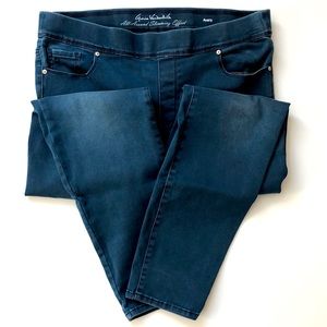 Womens sz 14 jeans with rhinestone back pockets. GloriaVanderbilt Avery.